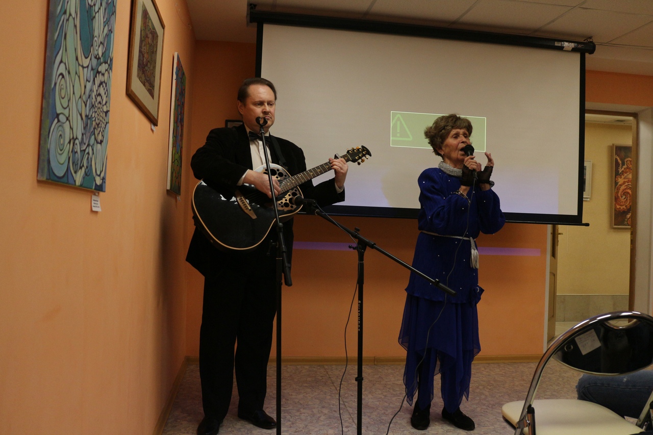 В библиотеке № 196 состоялся праздничный концерт старинного романса «Отцвели хризантемы»